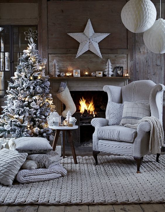 Hermosa decoración navideña en color gris