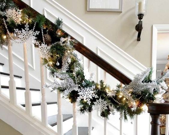 Ideas navideñas para decorar las escaleras