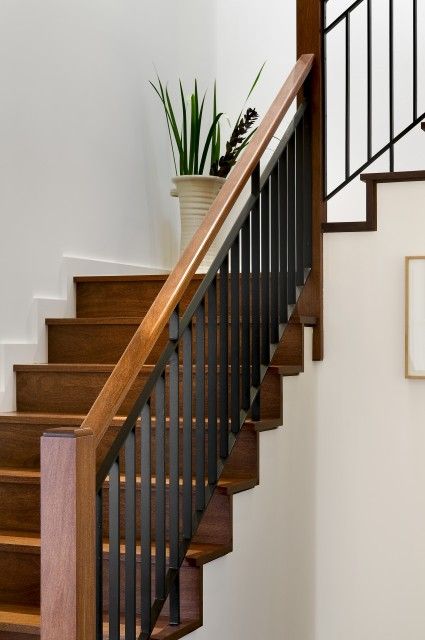 escaleras interiores de madera