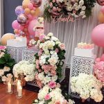 mamparas con guirnaldas de flores y telas para decorar fiestas (1)