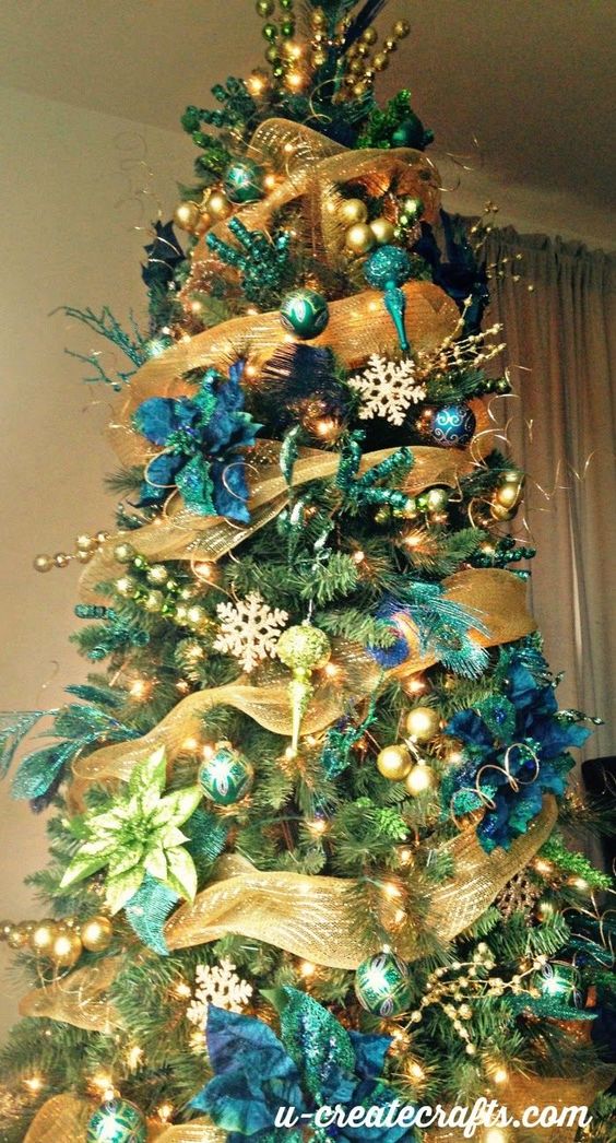pinos de navidad en azul y dorado