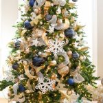 pinos de navidad en azul y dorado