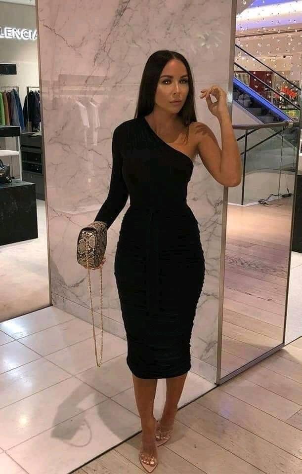 Un solo hombro para vestido color negro