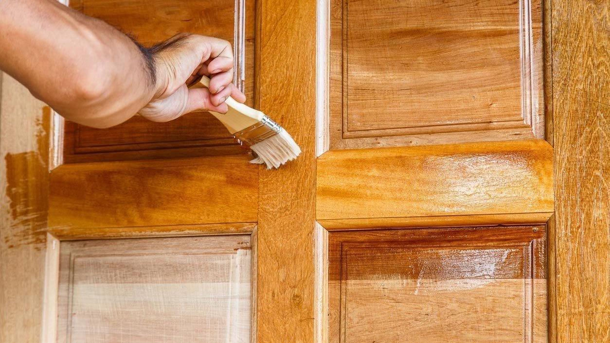 Cómo pintar y barnizar las puertas de casa