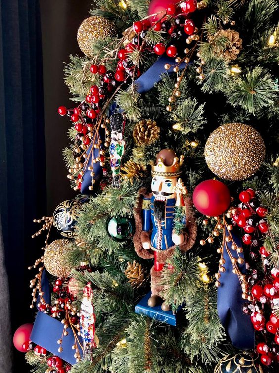 Ornamentos clásicos para el pino de Navidad
