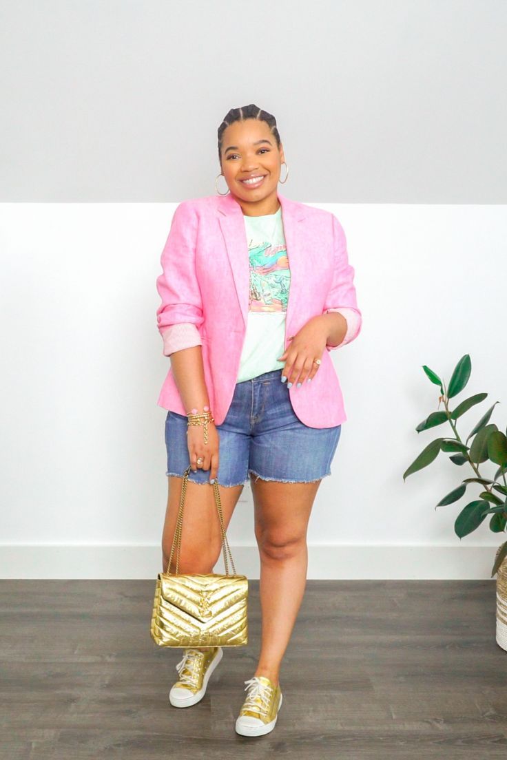 Outfits coloridos con shorts plus size