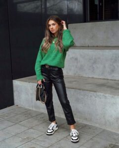 Outfits casuales con suéter verde