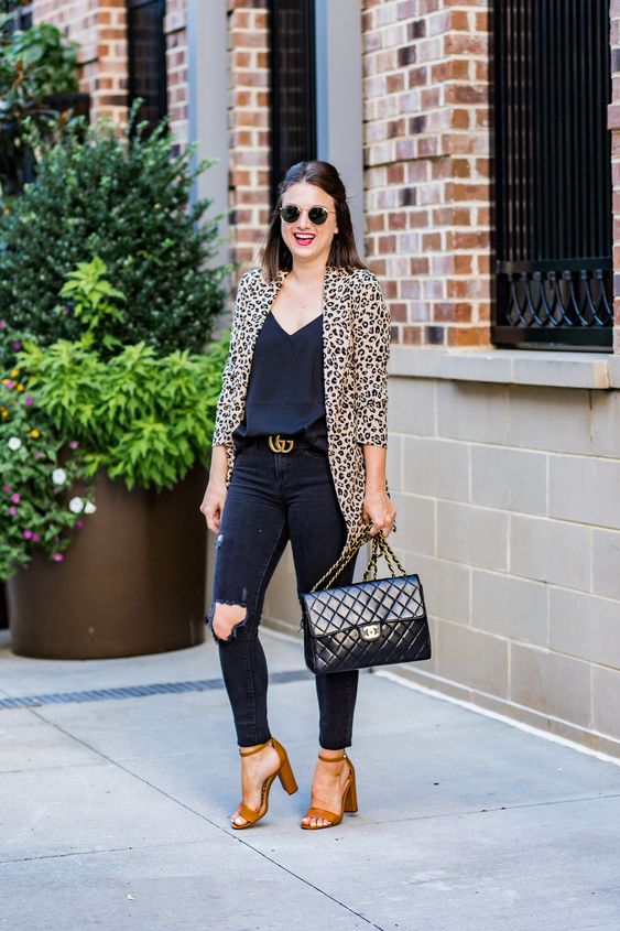 Ideas de outfits con blazer de leopardo