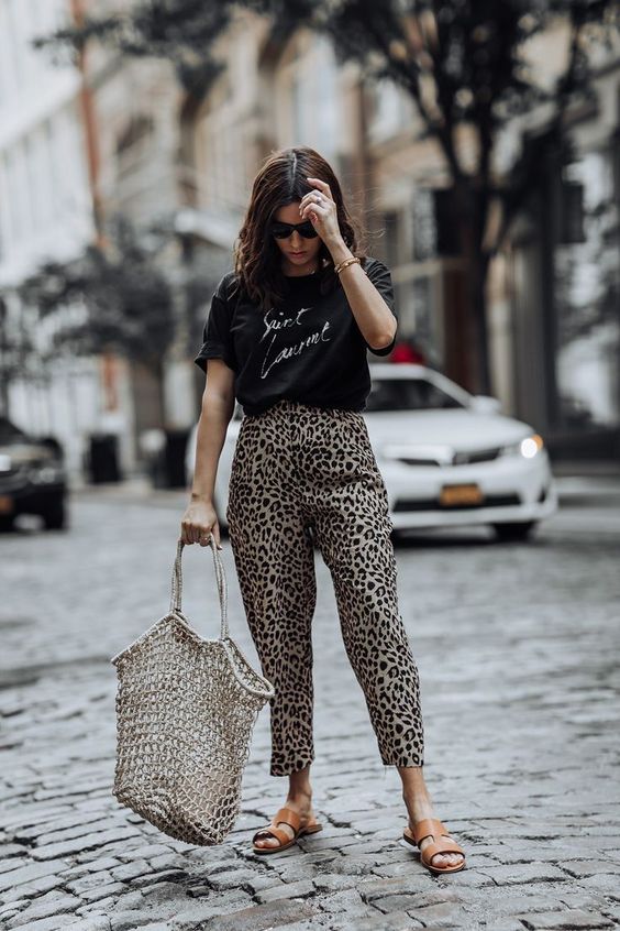 Outfits con pantalón de leopardo