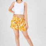 Ideas de looks con shorts de estampado floral