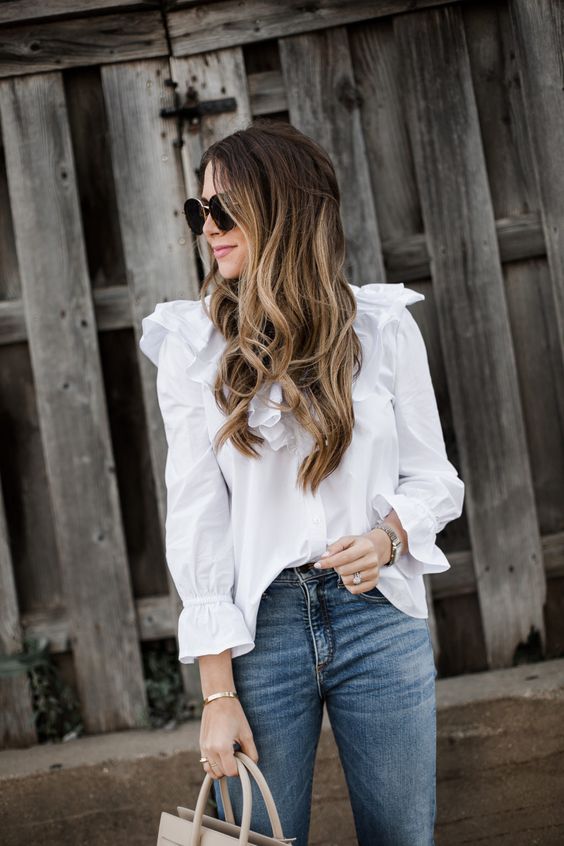 Jeans mezclilla con blusa blanca para el verano