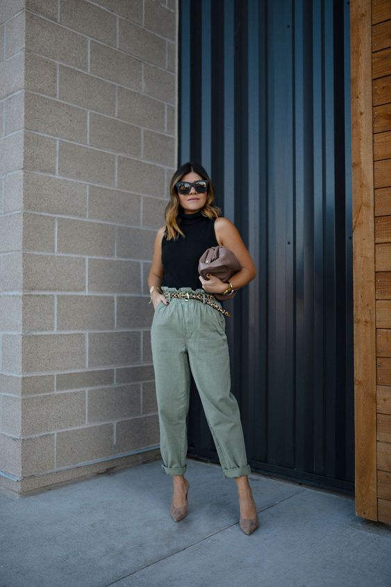 Outfits con troussers verde militar